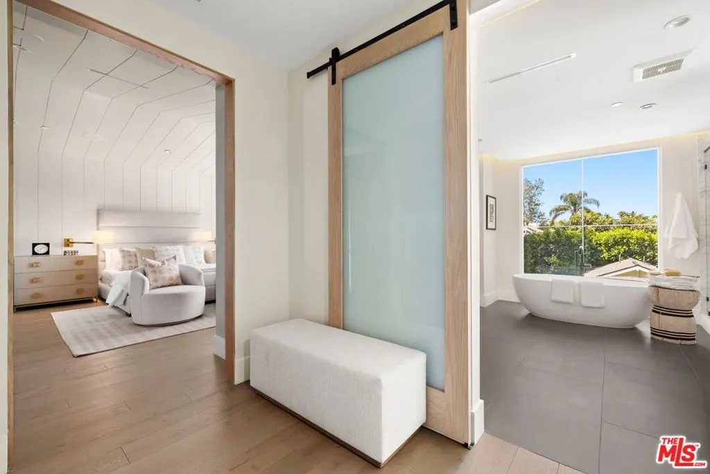 15125 Valley Vista Boulevard, Sherman Oaks, California 91403 home-pic-13